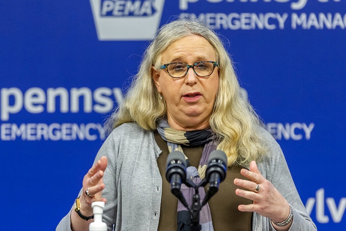圖為賓夕法尼亞州衞生部長萊文（Rachel Levine）2020年5月29日在哈里斯堡（Harrisburg）的賓夕法尼亞州緊急事故管理局總部會見傳媒。（AP）